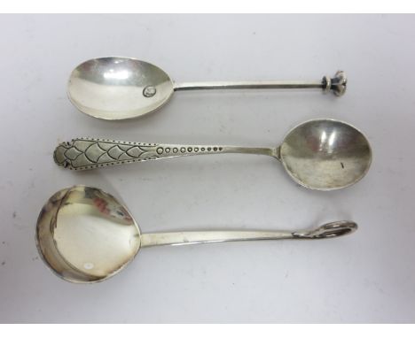 Six Elizabeth II silver Teaspoons rat tail pattern, each with different assay mark, one odd, 1952, in case, a George V design