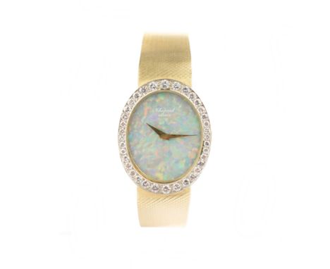 Chopard Damenarmbanduhr, Handaufzug, 750 Gelb-/Weißgold, punziert, Lünette mit 36 Brillanten im Verlauf, Opal-Zifferblatt, Ge