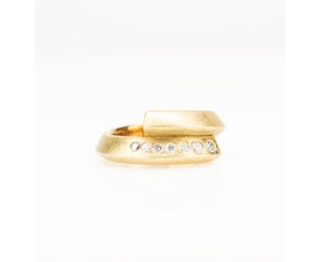 Damenring, 585 Gelbgold, punziert, mattiert, mit 7 Brillanten im Verlauf, gesamt ca. 0,43 ct, Ringdurchmesser 20,5 mm, Gewich