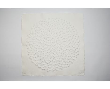 Günther Uecker (1930 Wendorf) (F)Ohne Titel, Prägedruck auf Bütten, 64 cm x 64 cm Blattmaß, signiert, 1990 datiert, e.a. beze