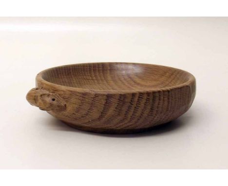 Robert "Mouseman" Thompson oak nut bowl Condition report: see terms and conditions