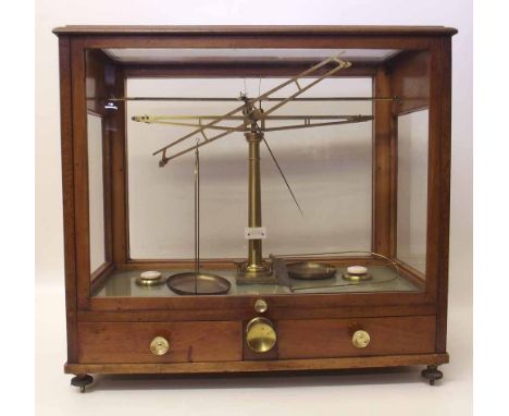 Mahogany scientific scales by Oertling, London. Condition report: see terms and conditions