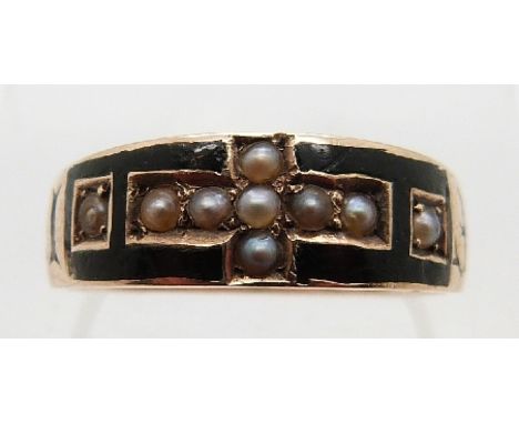 A Victorian mourning ring set with black enamel and seed pearls reading 'In memory of' around the band, size M/N, 2.6g 