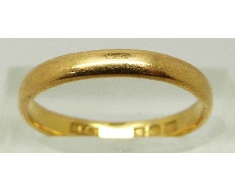 A 22ct gold ring/ wedding band, maker AC Co, size M, 2.6g 