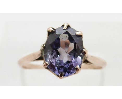 A 9ct gold ring set with synthetic Alexandrite, size K, 1.7g 