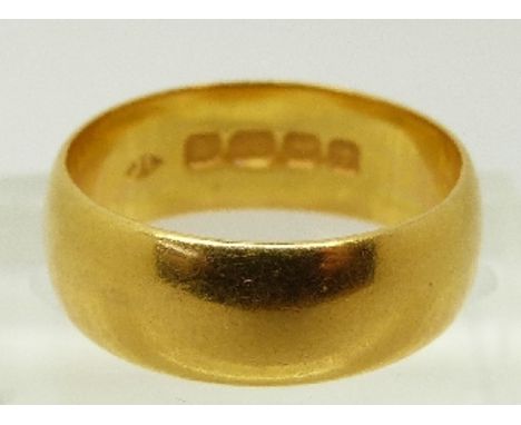 A 22ct gold ring/ wedding band, size N, 7.0g 