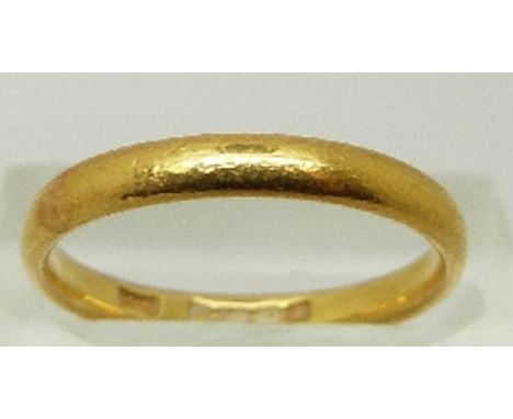 A 22ct gold ring/ wedding band, size M, 3.2g 