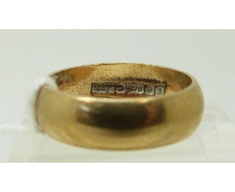 A 9ct gold ring/ wedding band, size N,  4.9g 