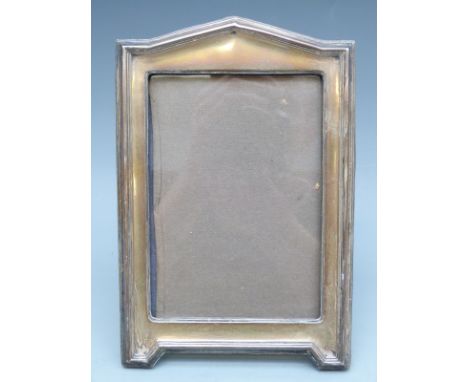 George V hallmarked silver photograph frame to suit 6x4 inch photo, with wooden easel back, Birmingham 1920 