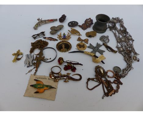 A quantity of costume jewellery including a Miracle brooch in the form of a gun, dog brooch, enamel bird brooch, coins, rolle