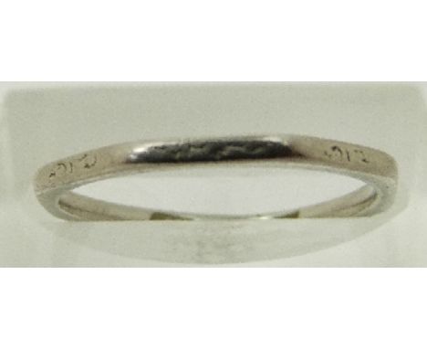 An Art Deco platinum octagonal ring/ wedding band, size K, 2.2g 