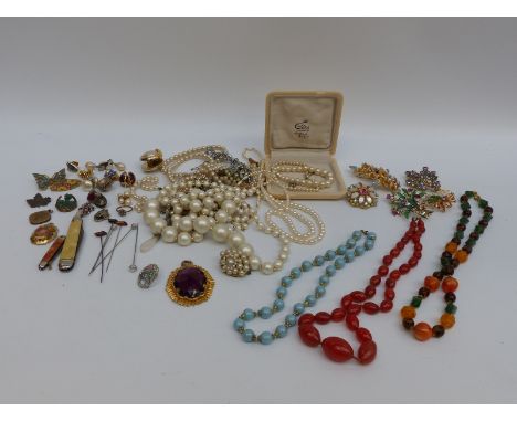 A quantity of costume jewellery including a 9ct gold and silver ring, earrings, brooches, silver brooch, carnelean agate bead