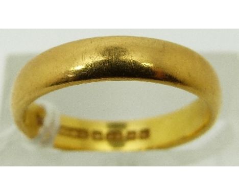 A 22ct gold ring/ wedding band, size M, 4.6g 