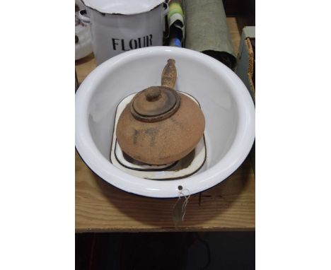 A mixed collection of various enamel kitchenaliaTo include a large enamel washtub, a quantity of various enamel trays etc tog