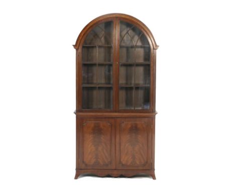 Quality Edwardian mahogany domed top bookcase in the Georgian style, circa 1905, fitted with two astragal glazed doors openin