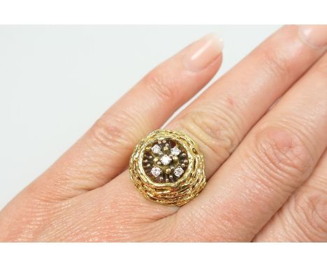 CATALOGUE AMENDMENT - Maker is David Thomas - diamond signet ring in 18ct yellow gold, London 1972, set with five small brill