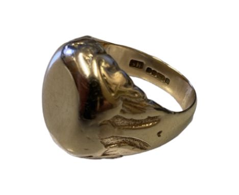 9ct gold gents ring. Fully hallmarked 375. Total approximate weight is 11.8g Size R. Condition report: Minor wear to outer go