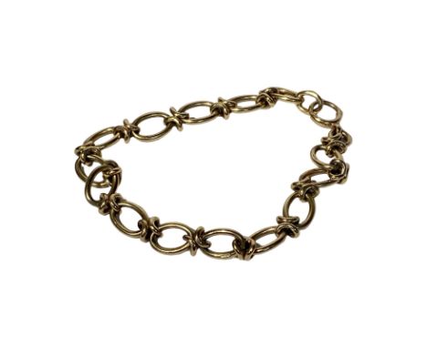 9ct 375 ladies fancy link bracelet. Total approximate weight is 14.17g Approximate length is 19cm total length.  Condition re