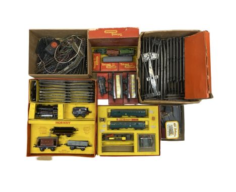 Collection of Vintage Hornby 0 gauge and Rovex Tri-ang 00 gauge railway sets, accessories and track. To include boxed: Hornby