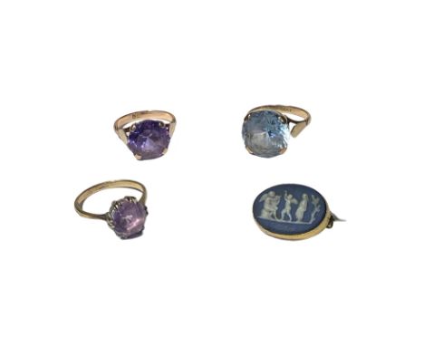 A selection of 9ct rings to include&nbsp;


A blue topaz size O
A Kunzite size M
And Amethyst ring Size P.
Wedgwood brooch
To