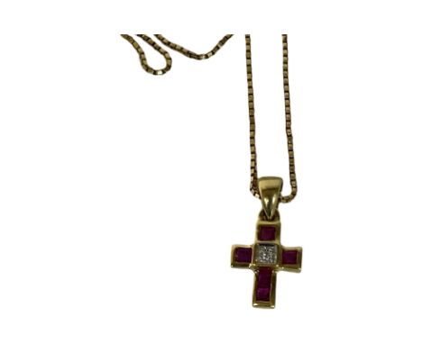 18ct 750 yellow gold ruby and diamond cross pendant. Gross weight is 4.34g. The cross measures approximately 1.8cm x 0.9cm in