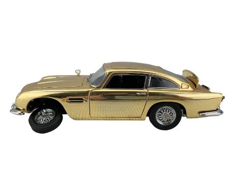 Danbury Mint 1:24 scale James Bond 007 22 carat gold plated Aston Martin DB5, special edition model, complete with display ca