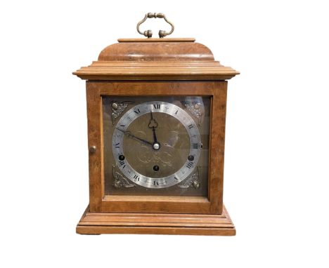 Elliot - 20th century 8-day mantel clock in an 18th century style walnut case, with a bell top pediment and brass carrying ha