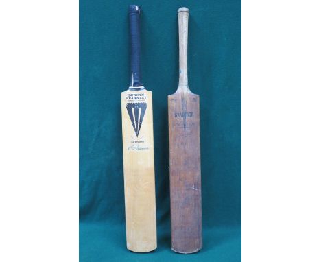 DUNCAN FEARNLEY CRICKET BAT SIGNED BY THE AUSTRALIAN TEAM FROM 1980 AND SLAZENGER GRADIDGE LEN HUTTON CRICKET BAT 