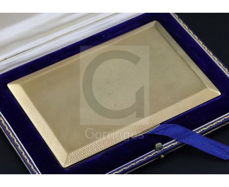 A George V engine turned 9ct gold rectangular cigarette case, by L.E. McCann, with later interior inscription, Birmingham, 19
