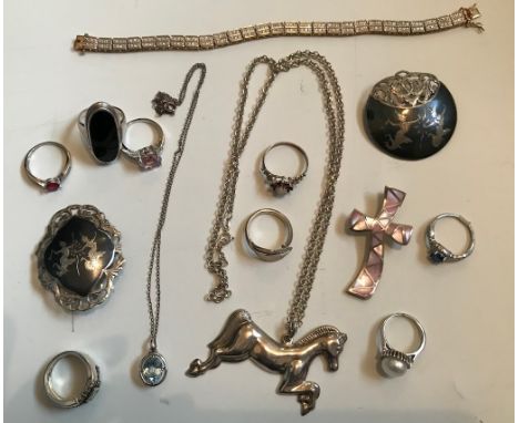 14 Pieces of Sterling Silver inc brooches, rings, bracelets etc 100g.