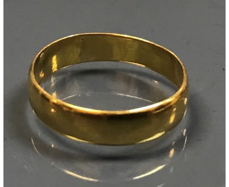 A 22 carat gold wedding band, 3.2 g, size R