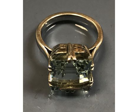 An unmarked white metal mounted dress ring set with a rectangular cut aquamarine, approx 2.2 cm x 1 cm, 5 carats, size O