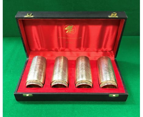 A set of four Stuart Devlin bark effect silver beakers on pierced circular feet (London 1978), 25.59 oz total, housed in the 