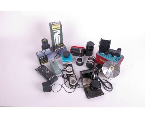 A quantity of camera accessories, to include Fujifilm remote release, Leningrad 4 light meter, National Hyper BII fold-up fla
