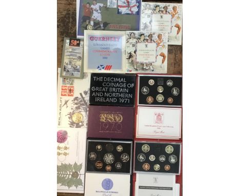 Collection of Royal Mint Proof Year sets and other Brilliant Uncirculated issues, including Scarce 1989 Proof set containing 