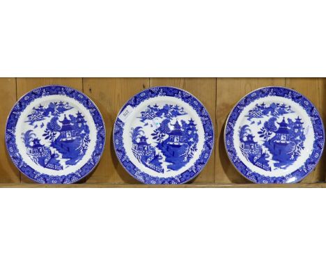 A set of six Royal Worcester blue and white Willow pattern Plates, the transfer printed pattern with gilt rim, factory marks 