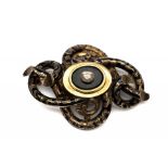 Beneden wettelijk gehalte gouden rouwbroche, 19e eeuw.