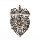Zilveren broche, tevens hanger; Vlaams hart, 19e eeuw.