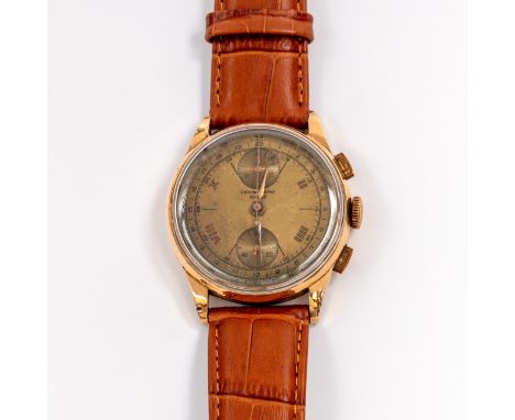 18 kt. Roségouden polshorloge met chronograaf. De wijzerplaat bronskleurig met minutenaanduidingen voor de stopwatch op de tw