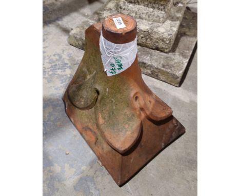 Decorative terracotta stope-end ridge tile