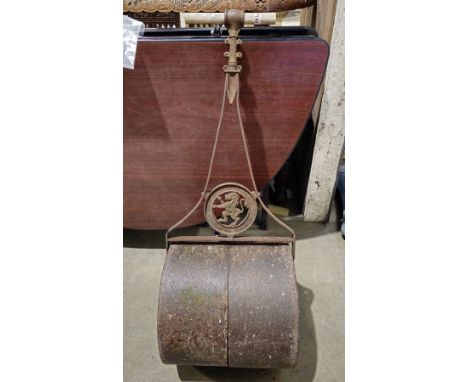 Vintage cast iron garden roller - 46 cm diam