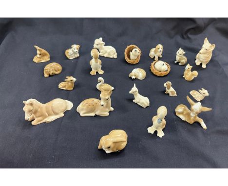 Selection vintage Szeiler animal figures to include lambs, deer, cats, dog, horse, duck etc 