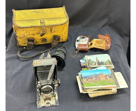 Selection of vintage cameras etc 