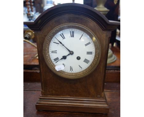 AN EDWARDIAN WALNUT CASED MANTEL CLOCK, 30cm high