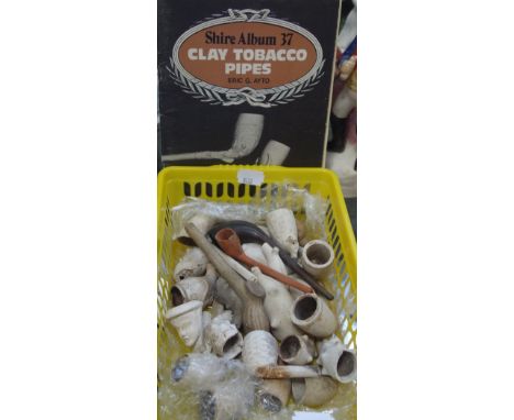A COLLECTION OF VINTAGE CLAY PIPES