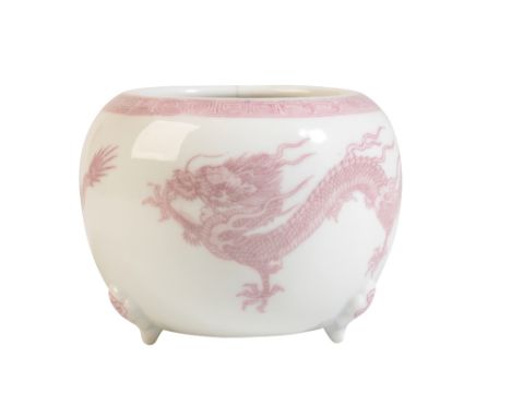 A FINE JAPANESE PORCELAIN TRIPOD KORO, MEIJI PERIOD, the baluster sides painted in puce with two coiled dragons, underglaze b