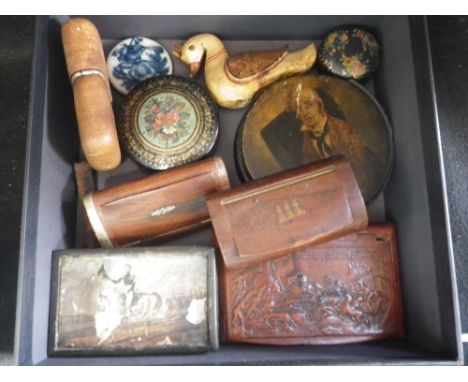 A FRENCH NAPOLEONIC PRESSED WOODEN TABLE SNUFF BOX, the hinged cover decorated with a battle scene, lined with tortoiseshell,