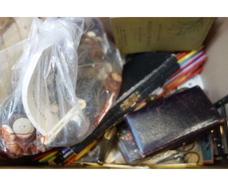 A COLLECTION OF VINTAGE BUTTONS and sewing accessories 