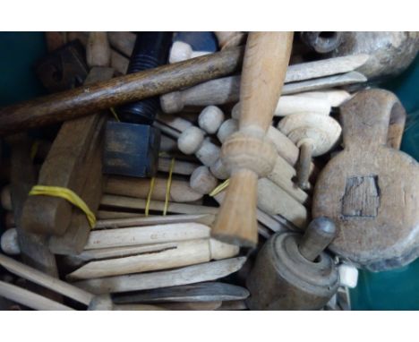 A LARGE COLLECTION OF VINTAGE WOODEN PEGS and similar wooden items 