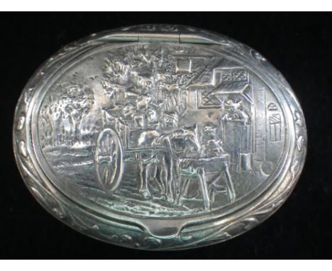 A CONTINENTAL SILVER SNUFF BOX, the hinged cover decorated with a horse and cart scene, 6.5cm dia (c.1.2oz)